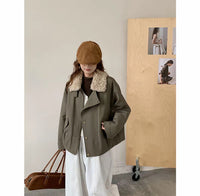 Damen Kurze Oversize-Boxy-Jacke mit Teddykragen und Druckknopfverschluss Nord Taschen - Tabakgrün