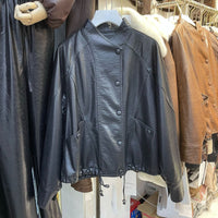 Damen Kurze Lederjacke mit strukturierter Narbung, Stehkragen und Tunnelzugbund Nord Taschen - Schwarz
