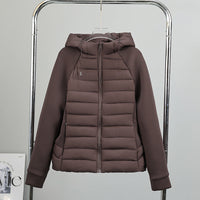 Damen leichte Hybrid-Steppjacke mit Kapuze und elastischen Ärmelpaneelen - Braun