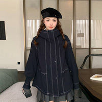 Damen Kurzjacke mit hohem Stehkragen, kontrastierenden Ziernähten und kastiger Oversize‑Silhouette Nord Taschen - Marineblau