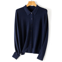 Damen Feiner Knopfcardigan mit Hemdkragen und feinem Feinstrick Nord Taschen - Dunkelblau