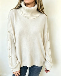 Mara | Damen Oversized Langarm-Turtleneck-Pullover mit Knöpfen - Weiß