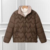 Damen kurze Steppjacke mit Bogensteppung und Druckknopfblende - Braun