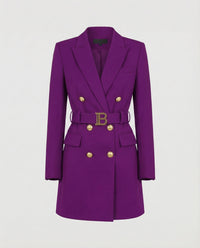 Gertrude | Damen Doppelreiher Mantelblazer Logoschließe – Mantel Blazer Logo 2026 - Violett