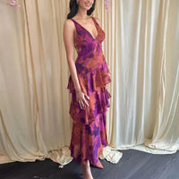 Xavryna | Damen Florales Gestuft Maxikleid Tiefer V-Ausschnitt – Gestuft Floral Maxi - Purple Red