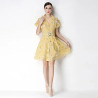 Celestine™ Kleid Aus Zarter Spitze Mit Integriertem Gürtel - Gelb