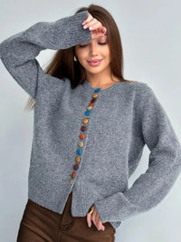 Victoria | Eleganter Damen Cardigan mit dekorativen Knöpfen - Grau