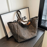 Stilvolle Schultertasche für Damen mit Leopardenmuster – Modisches Design - Schwarz