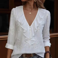 Anneliese™ Bluse mit V-Ausschnitt, Frontvolants und floraler Stickerei - Weiß
