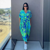 Gayathri - Schickes Maxi Kleid Mit Blumenmuster Und V-Ausschnitt - Grün