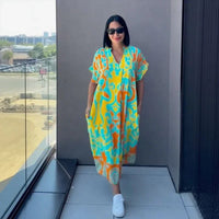Gayathri - Schickes Maxi Kleid Mit Blumenmuster Und V-Ausschnitt - Gelb