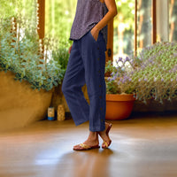 Ella™ Cropped-Hose aus Baumwoll-Leinen mit Eleganten Seitlichen Knöpfen - Dunkelblau