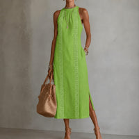 Coralie™ Kleid mit Godetrock, hohem Ausschnitt und vertikalen Ornamentdetails - Grün