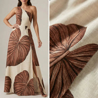 Yara™ Maxikleid aus strukturierter Viskose mit seitlichem Schlitz und asymmetrischem Ausschnitt - Braun