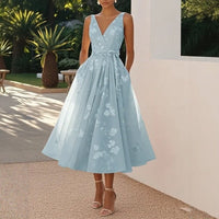 Kleid Lavienne™ mit floralem Muster und betonter Taille mit Bindegürtel - Himmelblau