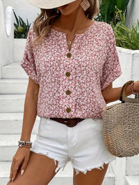Amira | Luftige Bluse mit Blumenmuster & Holzknopf-Details - Rosa