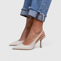 Aniya – Pumps Mit Spitzer Zehenpartie Und Fersenriemen - Weiß