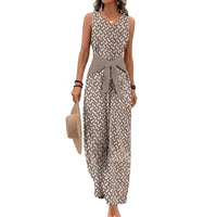 Ärmelloser Damen-Jumpsuit mit V-Ausschnitt, weitem Bein und Bindegürtel - Beige