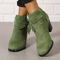 Heloise | Damen Stiefeletten mit Blockabsatz und Rückenschleifendetail - Grün