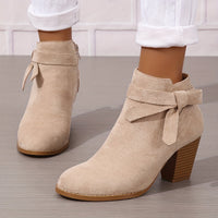 Heloise | Damen Stiefeletten mit Blockabsatz und Rückenschleifendetail - Beige