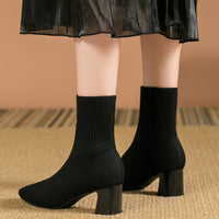Kindra | Damen Strick-Stiefelette mit Blockabsatz und eckiger Zehenform - Schwarz