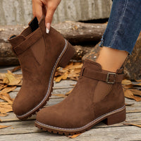 Nerida | Damen Chelsea-Stiefeletten mit Blockabsatz und Schnallenriemen - Karamellbraun