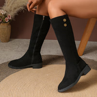Halcyon | Damen kniehohe Stiefel mit goldfarbenen Knopfakzenten - Schwarz