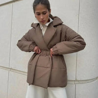 Damen Gesteppte Pufferjacke mit Gürtel breitem Kragen und gerippten Bündchen - Kamel