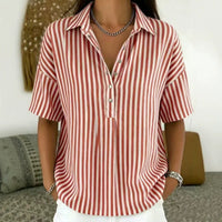 Emilia | Damen Gestreifte Relaxed-Fit Kurzarm-Bluse mit Polokragen - Rot