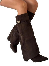Damen Kniehohe Stiefel mit Spitz zulaufender Form und Blockabsatz - Braun