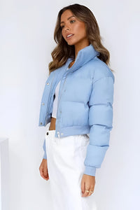 Damen Kurze Gesteppte Pufferjacke mit breitem Kragen Druckknöpfen und gerippten Bündchen - Blau