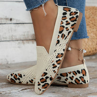 Damen Loafer mit perforierter Oberfläche und quadratischem Zehenbereich - Beige mit Leopardenmuster