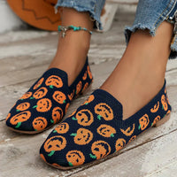Damen Loafer mit perforierter Oberfläche und quadratischem Zehenbereich - Dunkelblau mit Kürbismuster
