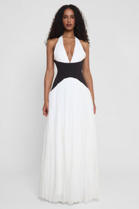 Damen Maxi Kleid mit Neckholder Ausschnitt schwarzem Taillenpanel und weißem Plisseerock - Weiß