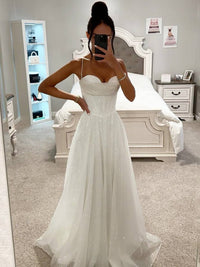 Damen Maxikleid mit Herzausschnitt Spaghettiträgern und glitzerndem Tüllrock - Weiß