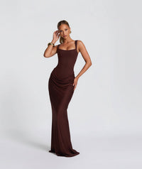 Damen Langes Kleid mit Korsettoberteil breiten Schulterträgern und seitlicher Raffung - Braun
