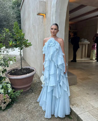 Damen Maxikleid mit Nackenträgern Blütenapplikation und mehrlagigen Volants - Hellblau