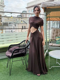 Damen Maxikleid mit Stehkragen und kurzen Ärmeln mit gerafftem Oberteil und Taillenausschnitt - Braun