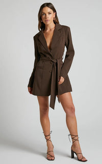 Damen Minikleid mit Reverskragen Langen Ärmeln Knopfverschluss und Bindegürtel - Braun