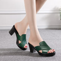 Damen Peep-Toe Mule-Sandalen mit Kreuzriemen und Blockabsatz - Grün