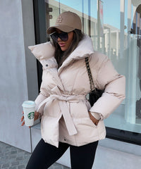 Damen Steppjacke mit übergroßem Stehkragen und Bindegürtel - Beige