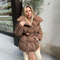Damen Steppjacke mit übergroßem Stehkragen und Bindegürtel - Braun