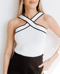 Damen-Tanktop mit überkreuztem Neckholder und Kontrastpaspelierung - Weiß