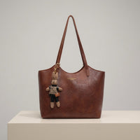 Mia | Damen Veganleder Tote Bag Schultertasche mit Plüsch-Anhänger - Braun