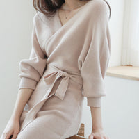Damen Wickelstrickkleid mit V-Ausschnitt und Bindegürtel - Beige