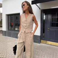 Damen zweiteiliges Set mit ärmellosem Oberteil V-Ausschnitt Knopfleiste und weiter Hose - Khaki