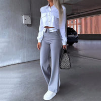 Damen Zweiteiliges Set mit Crop-Bluse Hemdkragen Brusttaschen und Schlaghose mit hohem Bund - Grau