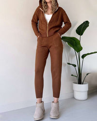 Damen Zweiteiliges Strickset mit Kapuzenjacke Reißverschluss Zopfmuster und Hose mit Bündchen - Braun