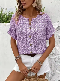 Amira | Luftige Bluse mit Blumenmuster & Holzknopf-Details - Violett