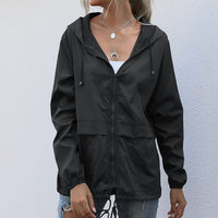 Damen Regenmantel mit Kapuze und Kordelzug - Schwarz